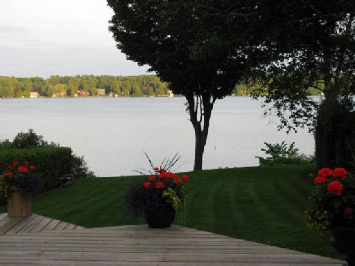 Water'S Edge B & B Oro-Medonte Exterior photo